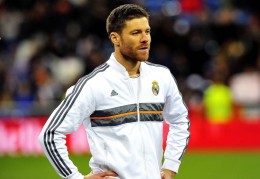 归来已是传奇！哈维-阿隆索皇马球员时期：欧冠西甲国王杯大满贯