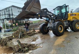 强降雨来袭 四川青川竹园镇转移497名群众
