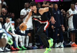 开拓者vs湖人前瞻：杨瀚森期待出场，开拓者力争4连胜