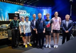 中国驻瑞典大使崔爱民慰问来瑞典参赛的中国乒乓球代表团