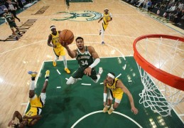 NBA季后赛｜魔术、雄鹿主场发威 东部悬念再起