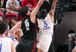 （体育）篮球——NBA夏季联赛：杨瀚森首秀 开拓者胜勇士