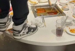 海底捞“小便门”涉案者父母被判赔220万元，律师：明确监护人责任，合理确定赔偿