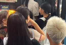 江西定南早高峰常有老人们“抢公交”致不少学生上学迟到？交通局回应