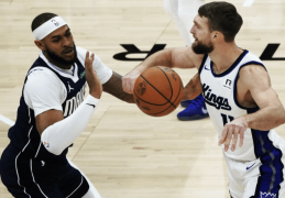 NBA附加赛|浓眉大战三巨头，独行侠想报常规赛被国王横扫之仇