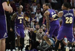 尼克·史密斯凭借一场意想不到的爆发，带湖人战胜波特兰开拓者