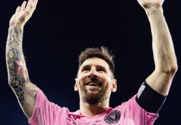 每场“丧失”一件球衣！梅西赛后与阿根廷老乡交换球衣，詹俊狂赞梅西，MLS官方曲呼神剧本:吉尼斯国际冠军杯