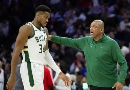 NBA｜雄鹿、尼克斯探讨交易字母哥可能性