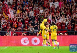 香港足球盛会：AC米兰队战胜利物浦队