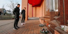 记者：枪迷昨日在希尔斯堡惨案纪念活动表示出的尊重，让人动容:希尔斯