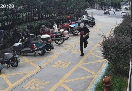 男子抢走60张“刮刮乐” 逃跑被抓时已刮开20张中奖410元