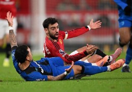 体坛联播｜曼联互捅局4比4战平伯恩茅斯，罗马小胜黑马科莫