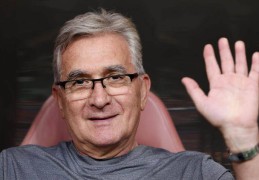 曾带领国足4胜2平8负，前国足主帅伊万科维奇退休