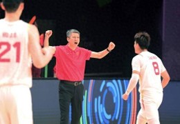 盼了十年，中国男篮赢回的是“比赛气质”