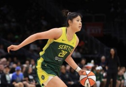 三场比赛两场拿0分！女篮第一中锋撞新秀墙：李月汝迷失WNBA！