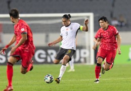 （体育）足球——东亚杯：中国队不敌韩国队