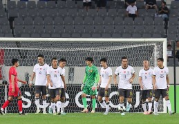 东亚杯｜国足酝酿变阵 次战日本队以守为主