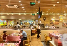 记者实探西贝门店：周末就餐晚高峰上座率不到一半 全天客流量仅有往日三分之一
