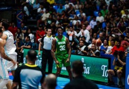 美洲杯：巴西男篮复仇阿根廷第5次夺冠 桑托斯14+5+3三分