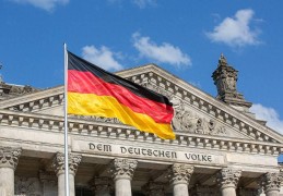 美俄领导人会晤前，德国宣布召集多方讨论乌克兰问题