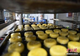 中秋将至 河北石家庄“月饼村”生产销售忙