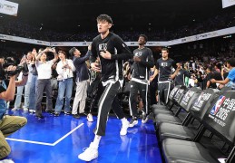 NBA中国赛｜篮网险胜太阳曾凡博作壁上观